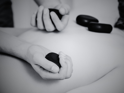 Lávaköves masszázs